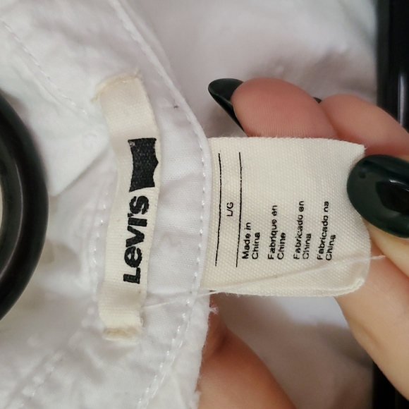 Levis white sleeveless tie front button down with pearl snaps - Picture 4 of 5